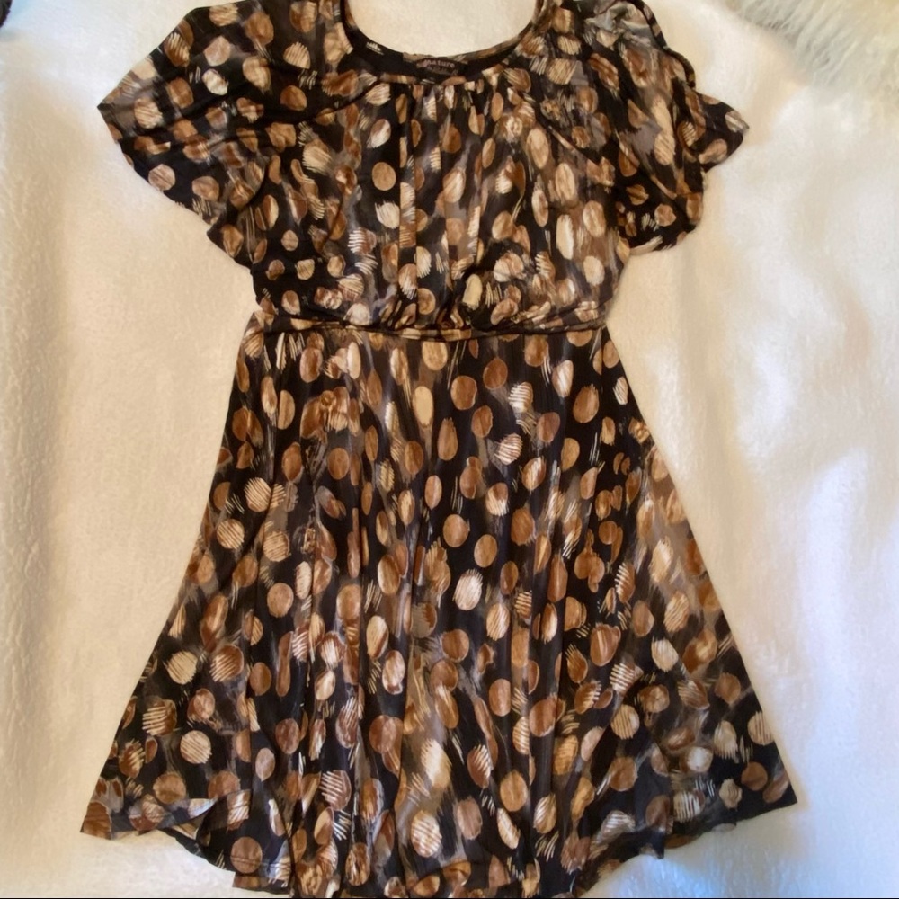 Dress with cutaway sleeves.